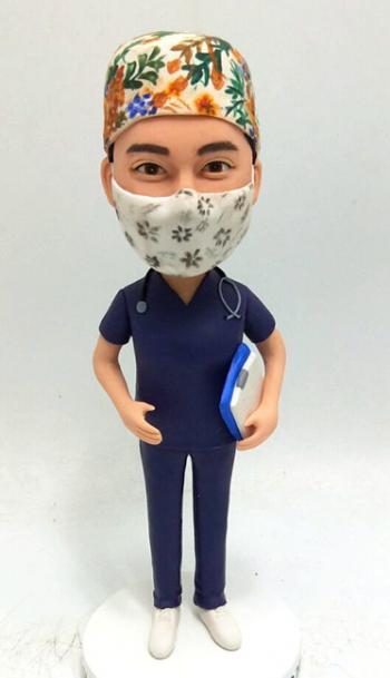 Custom female doctor bobblehead with mask