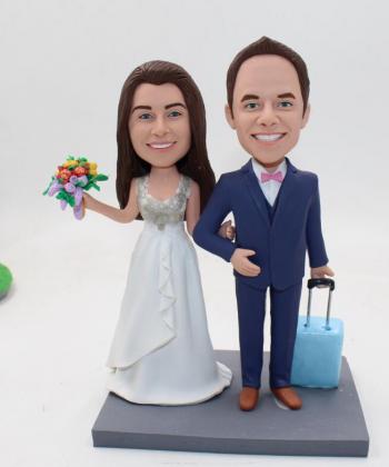 Traveling wedding cake toppers
