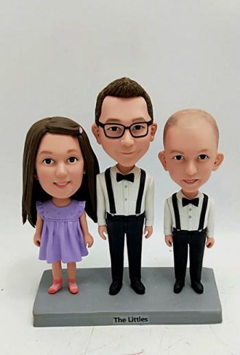 Personalized bobbleheads doll-For a family of three