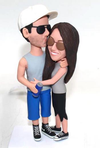 Personalized kissing couple bobblehead